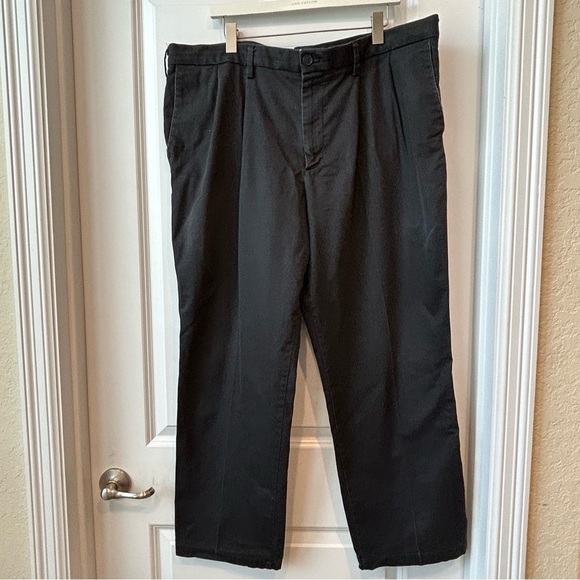 Dockers Black Classic Flex Comfort Pleated Pants Sz 42x30 Business Casual - Picture 1 of 8